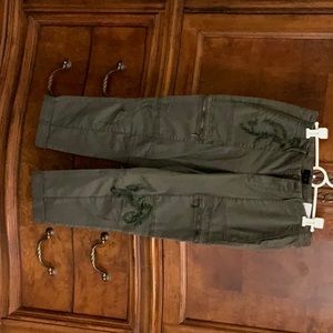 NWT White House Black Market Olive cuffed slim crop size 6